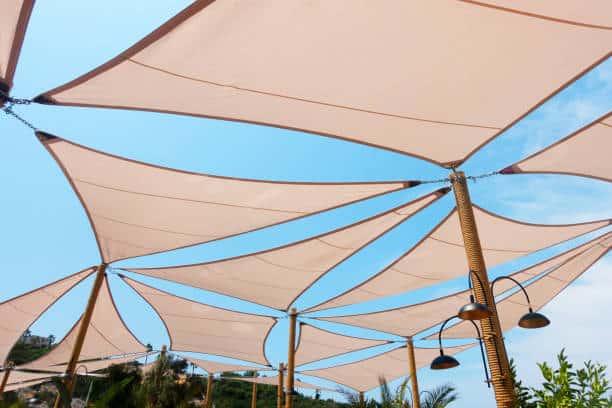 Toldo Curvado é a Solução Ideal para Proteger Seu Espaço com Estilo e Funcionalidade